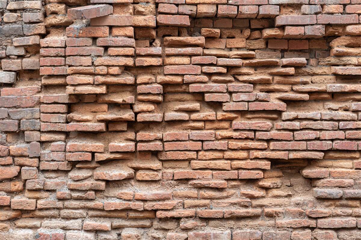 Fototapet un zid de piatră care se dărâmă