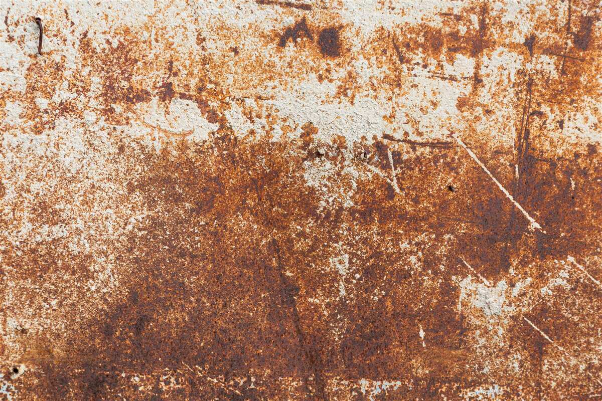 Fototapet perete zgâriat vopsit în tonuri închise de rugină