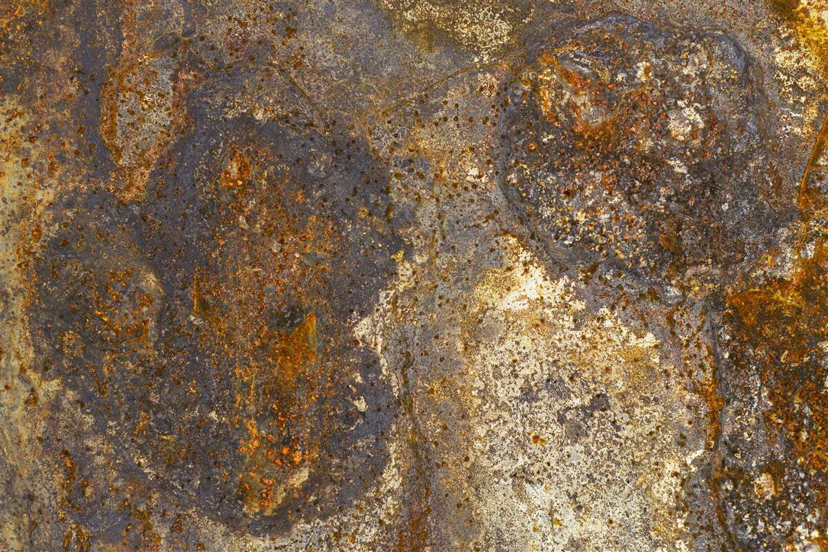 Fototapet vopseaua care este crăpată și începe să se exfolieze