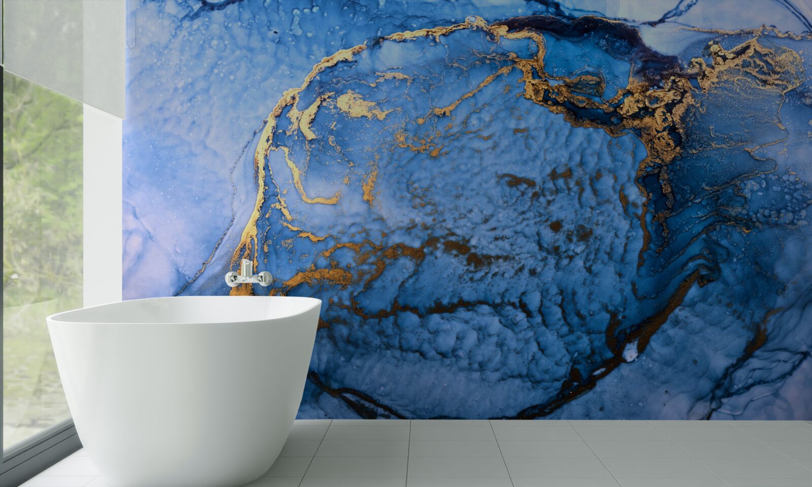 Fototapet pete aurii pe o mare albastră