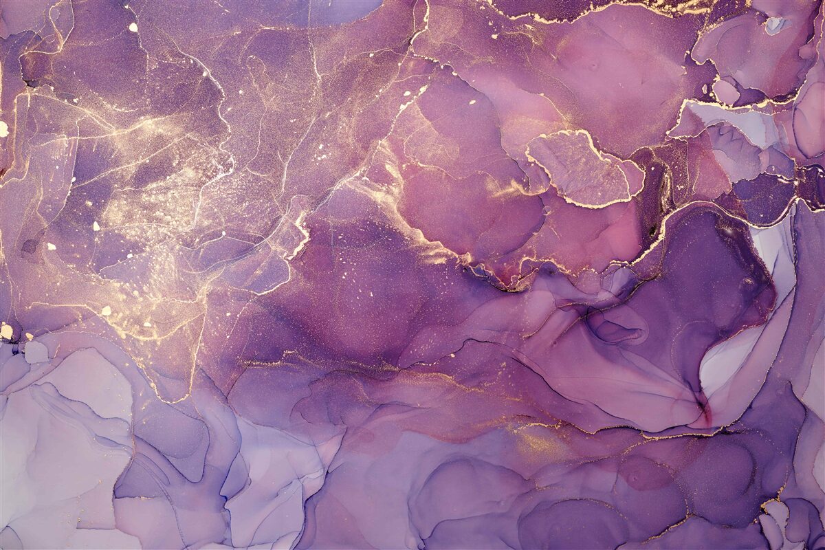 Fototapet fundal marmorat auriu cu nuanțe de violet
