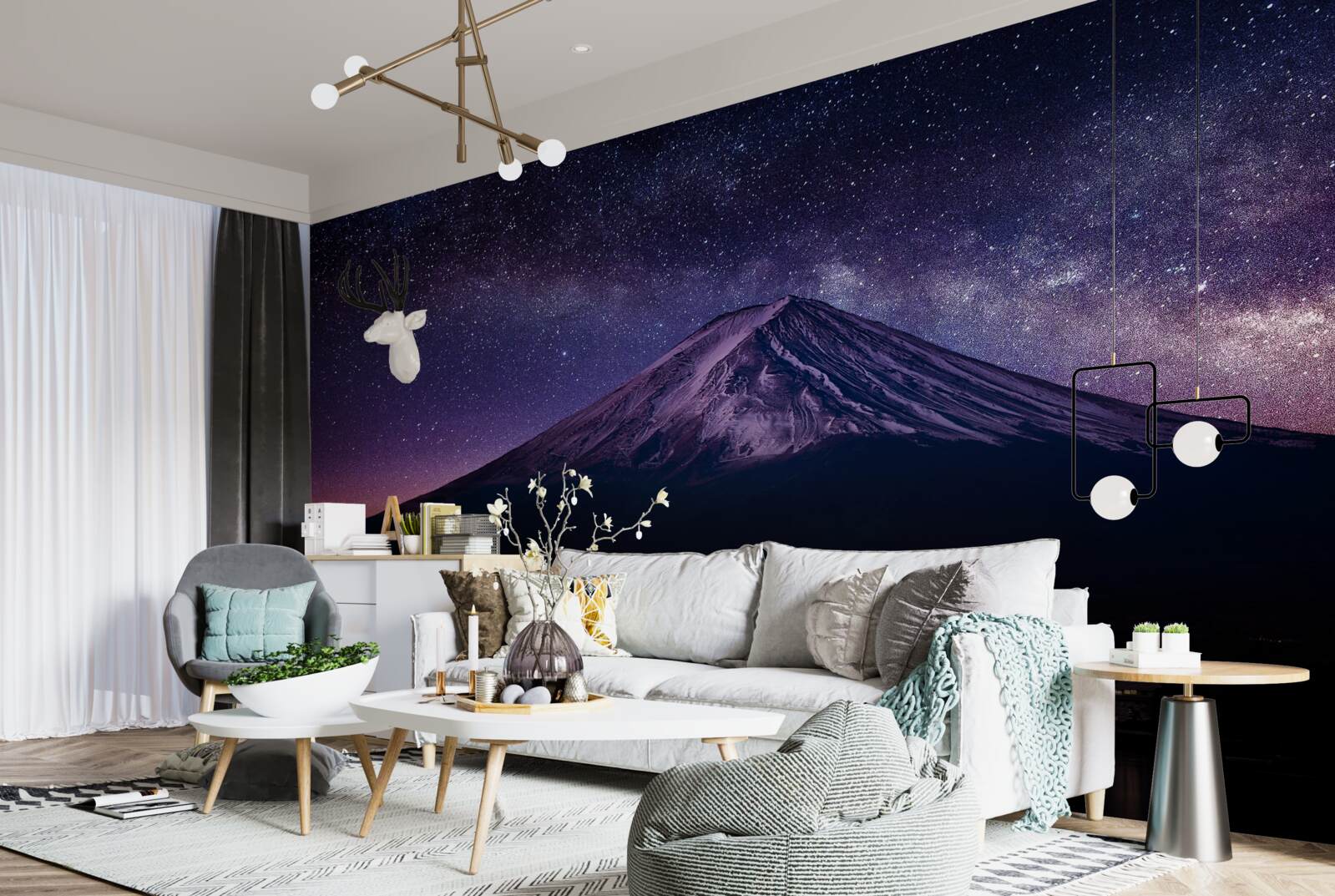 Fototapet cer înstelat cu o nuanță violet deasupra vârfului de munte