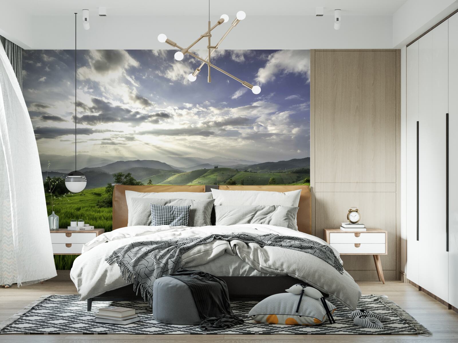 Fototapet o poiană scufundată în verdele munților este luminată de razele soarelui