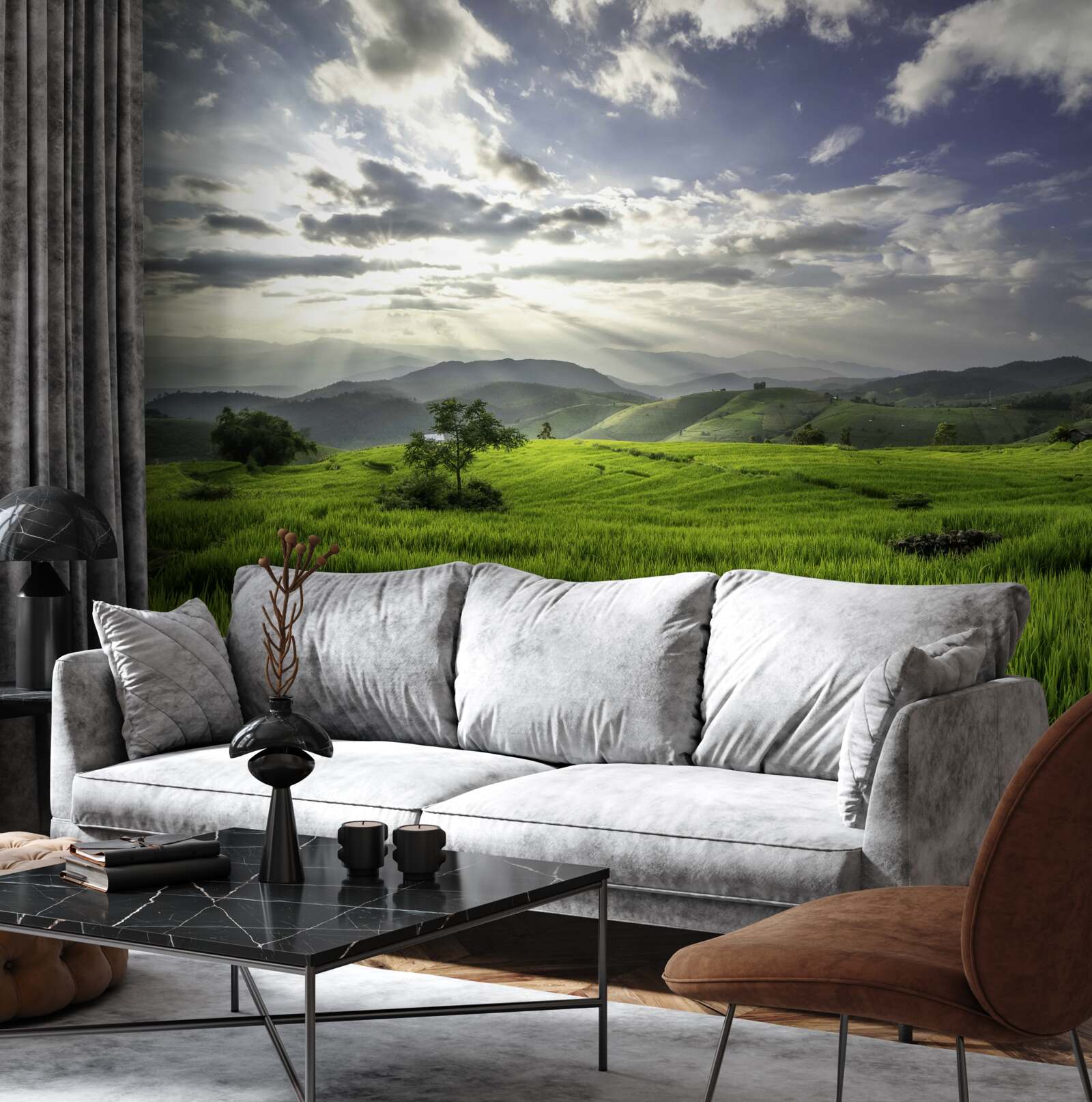 Fototapet o poiană scufundată în verdele munților este luminată de razele soarelui