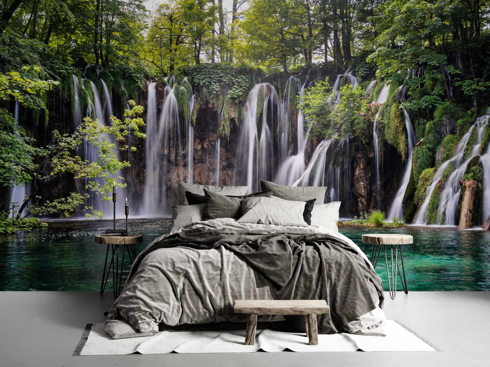 Fototapet cascade curgând într-un lac limpede