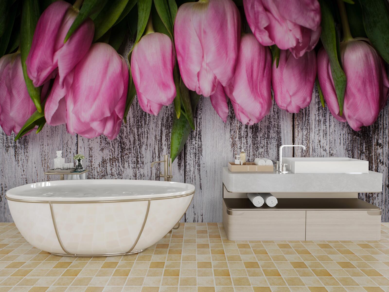 Fototapet lalele roz pe un fundal de lemn