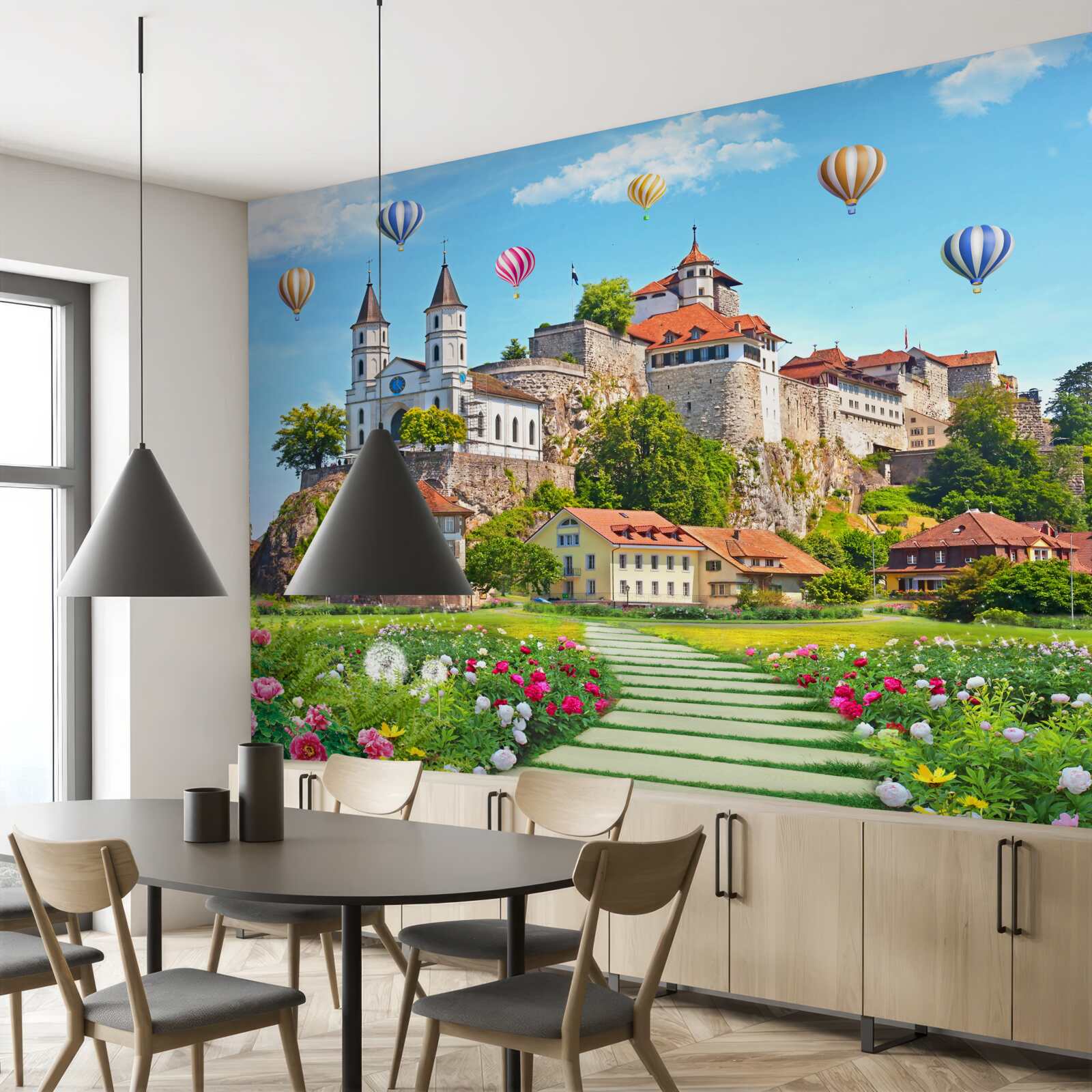 Fototapet baloane multicolore zboară deasupra acoperișurilor orașului