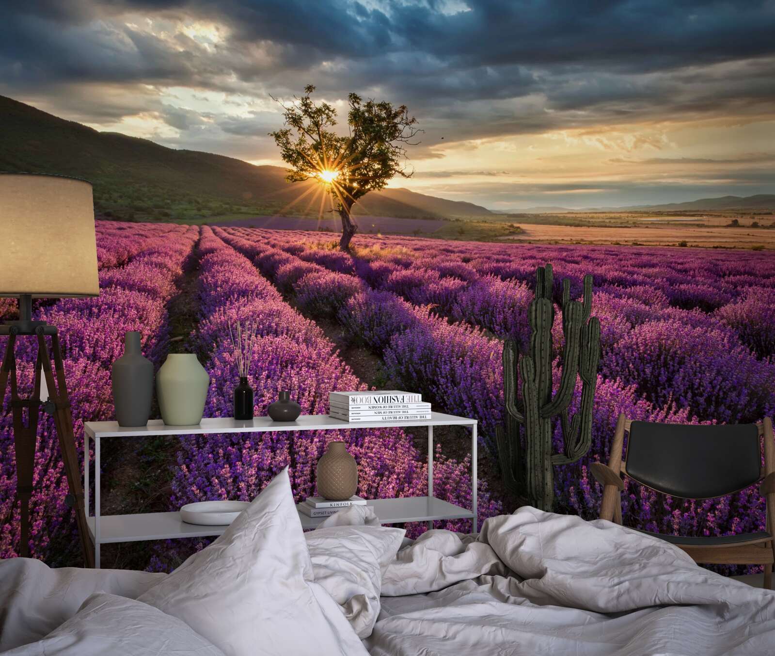 Fototapet apus de soare pe un câmp de lavandă înconjoară un copac izolat