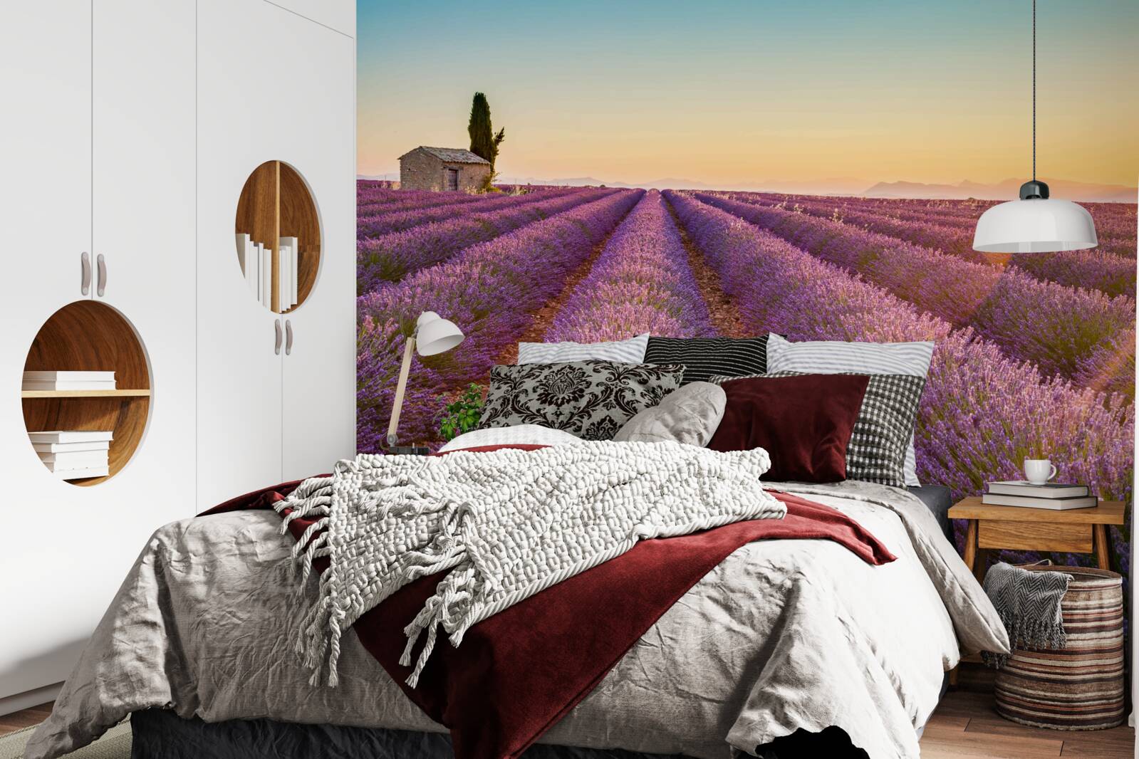Fototapet Zorii au răsărit peste un câmp de lavandă