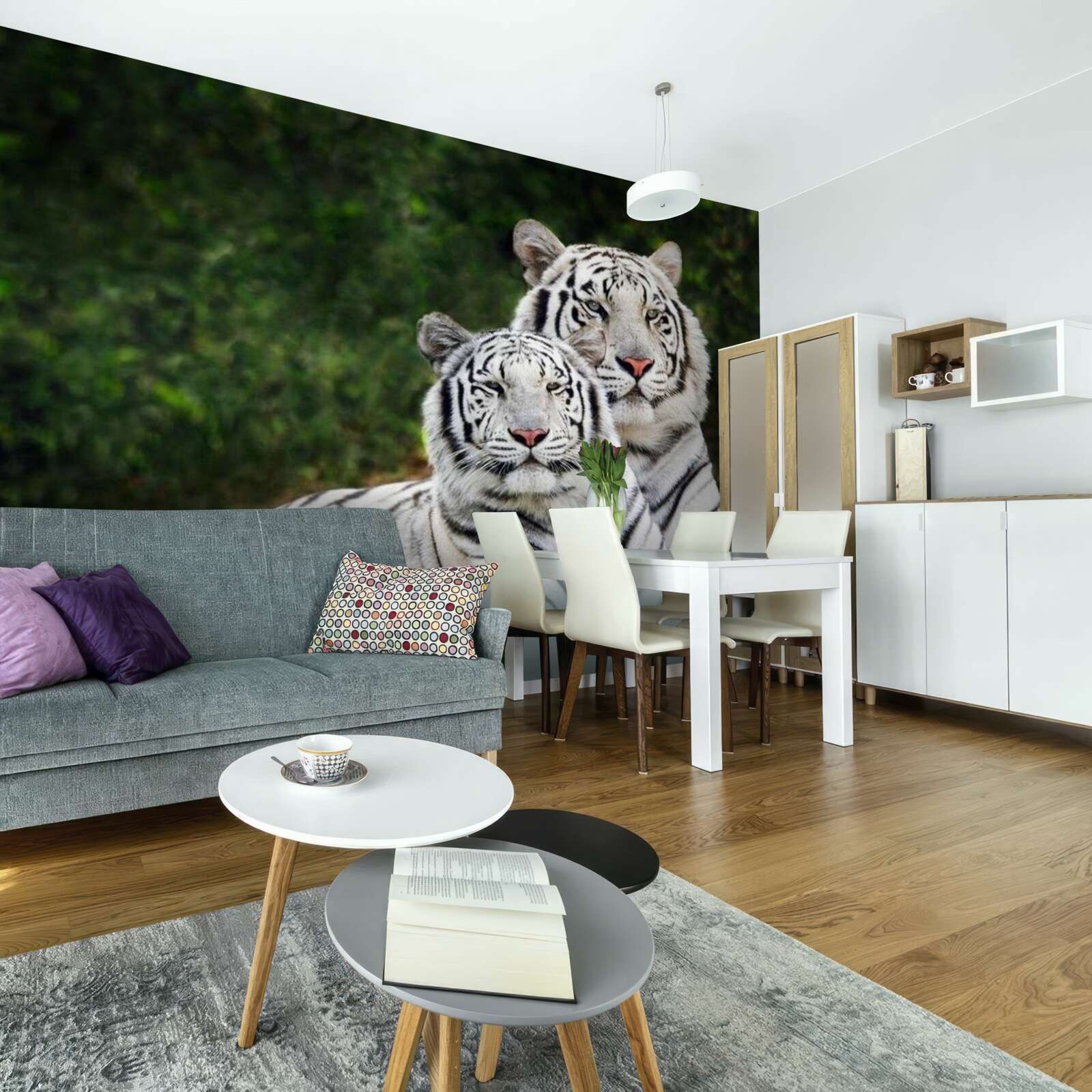 Fototapet în pădure trăiesc doi tigri albi, căsătoriți cu