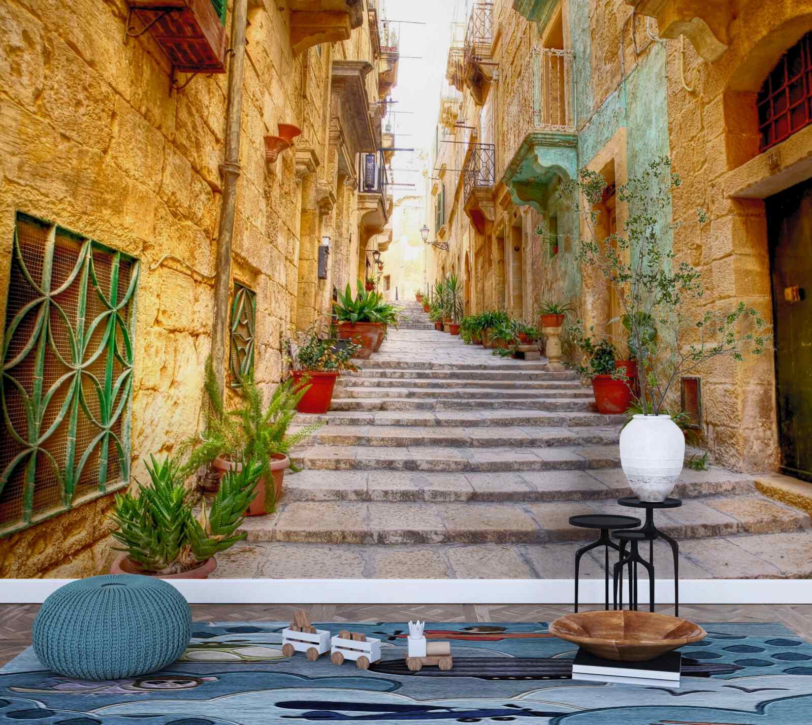 Fototapet strada italiană decorată cu flori este îngustă