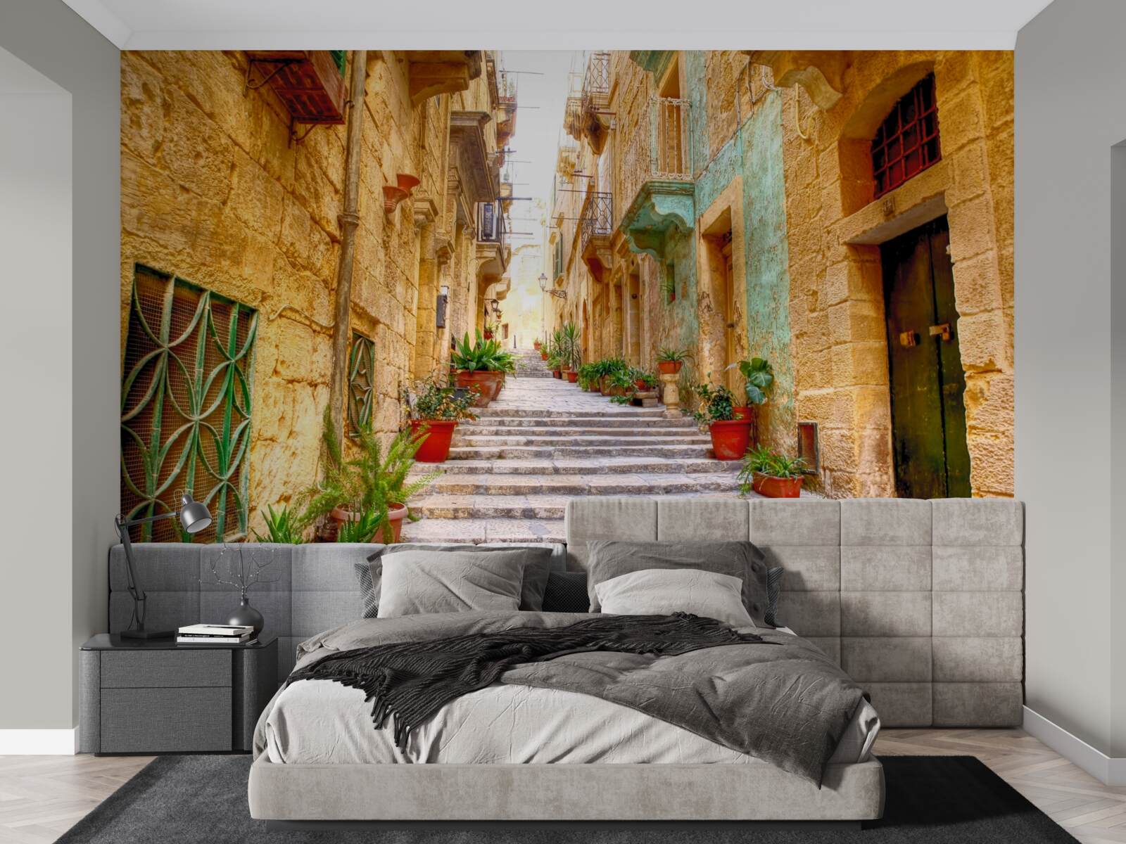 Fototapet strada italiană decorată cu flori este îngustă