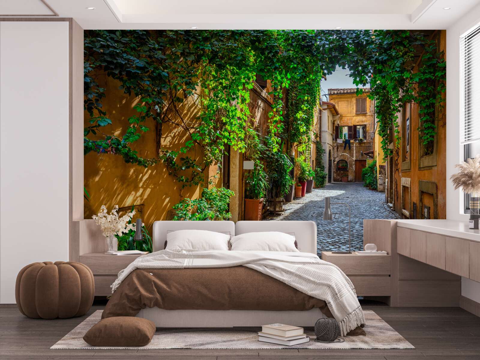 Fototapet Curtea italiană, înconjurată de verdeață, este plină de confort