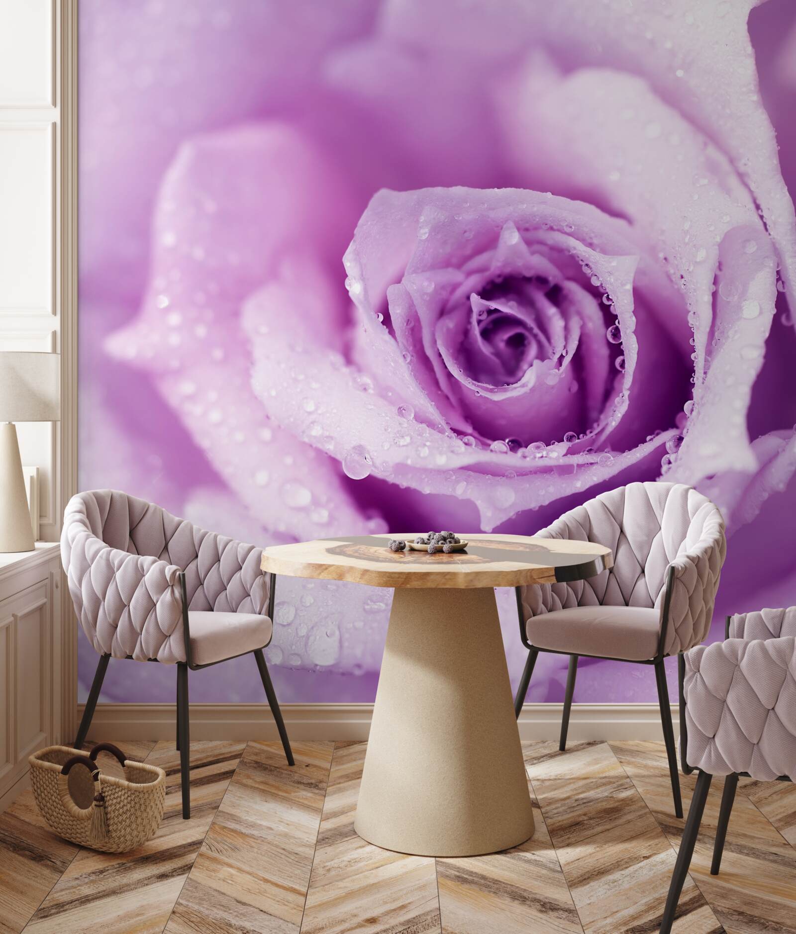 Fototapet trandafir cu o nuanță de liliac după ploaie