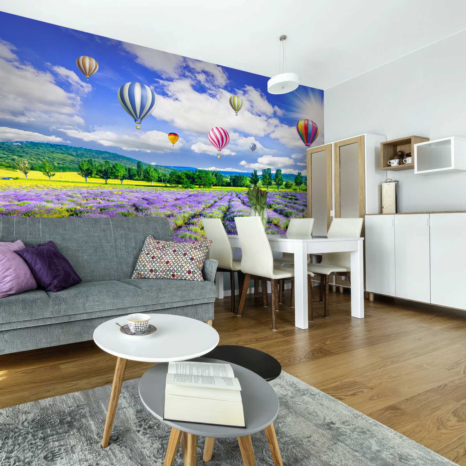 Fototapet zbor cu balonul deasupra unui câmp de lavandă