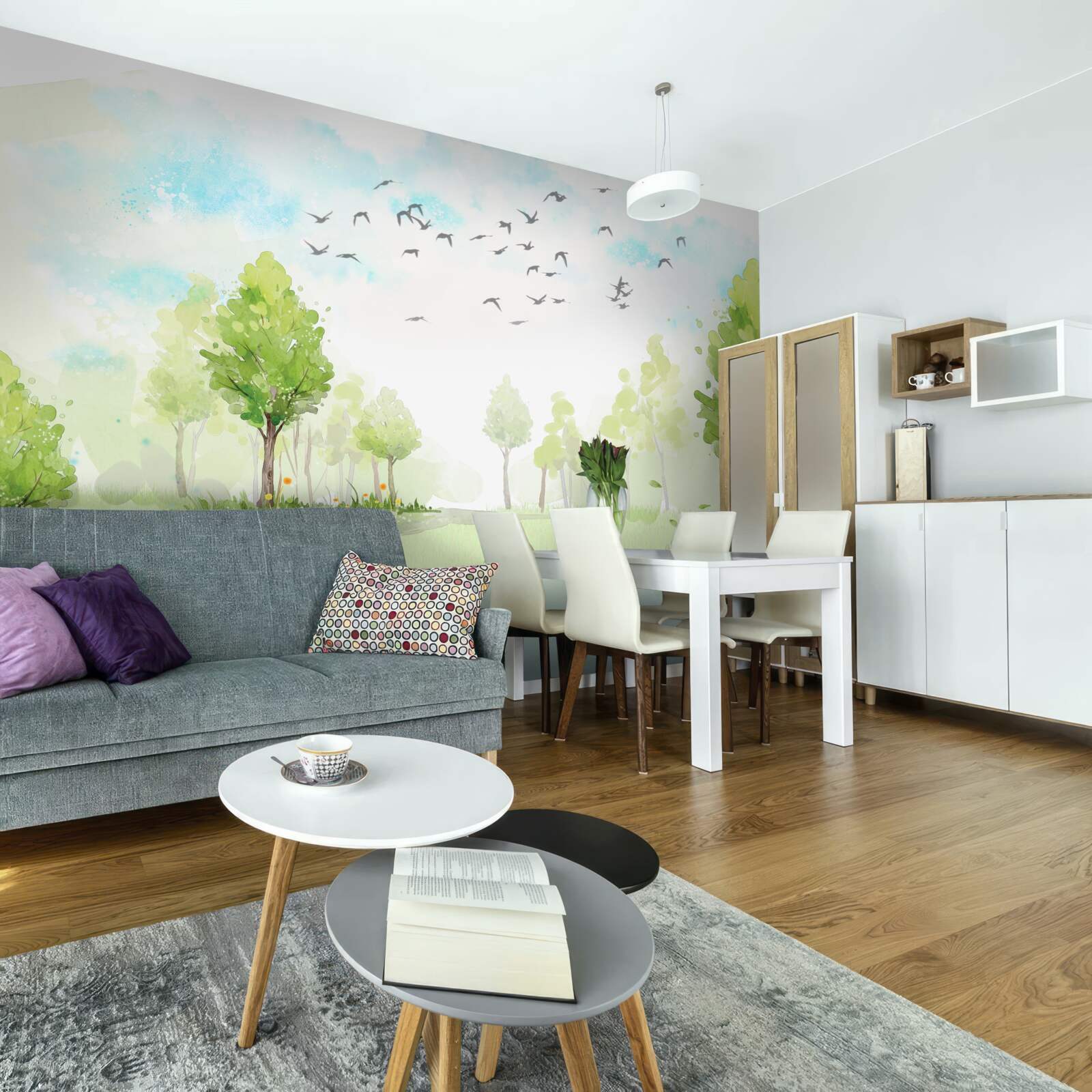 Fototapet zborul păsărilor printre copaci