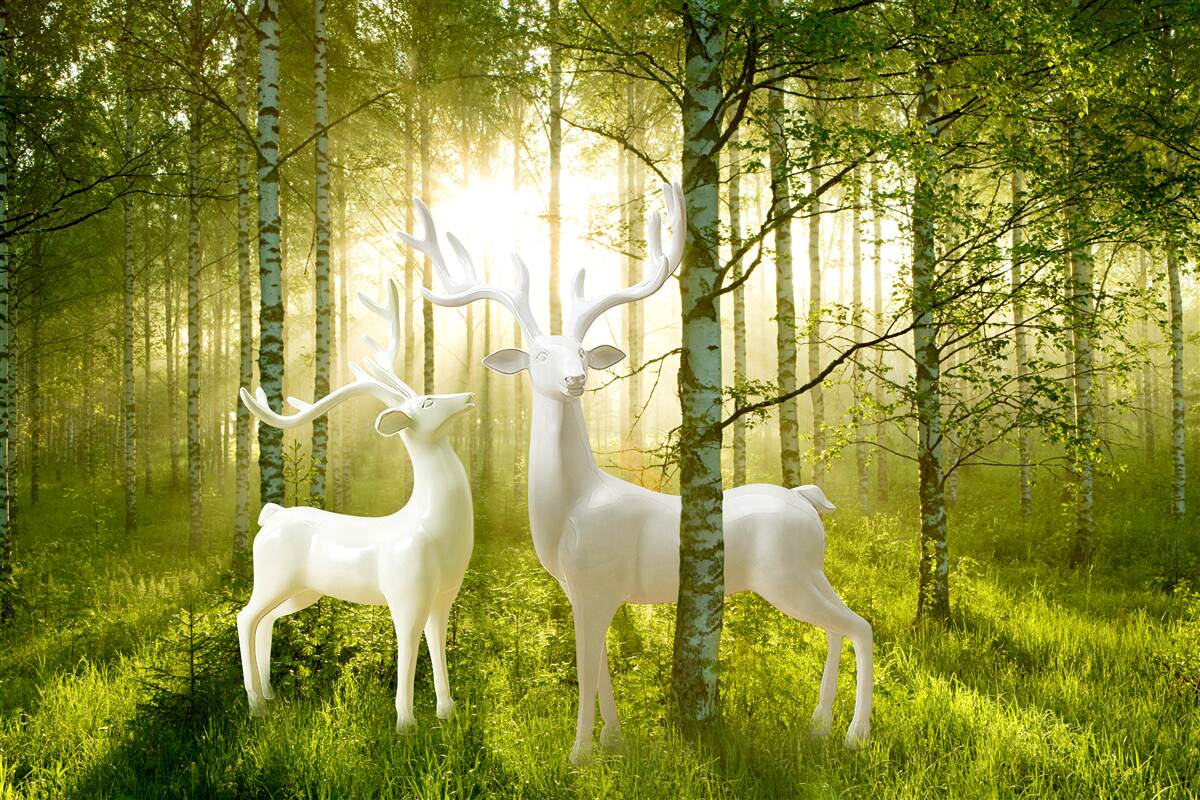 Fototapet căprioară albă într-o pădure verzuie