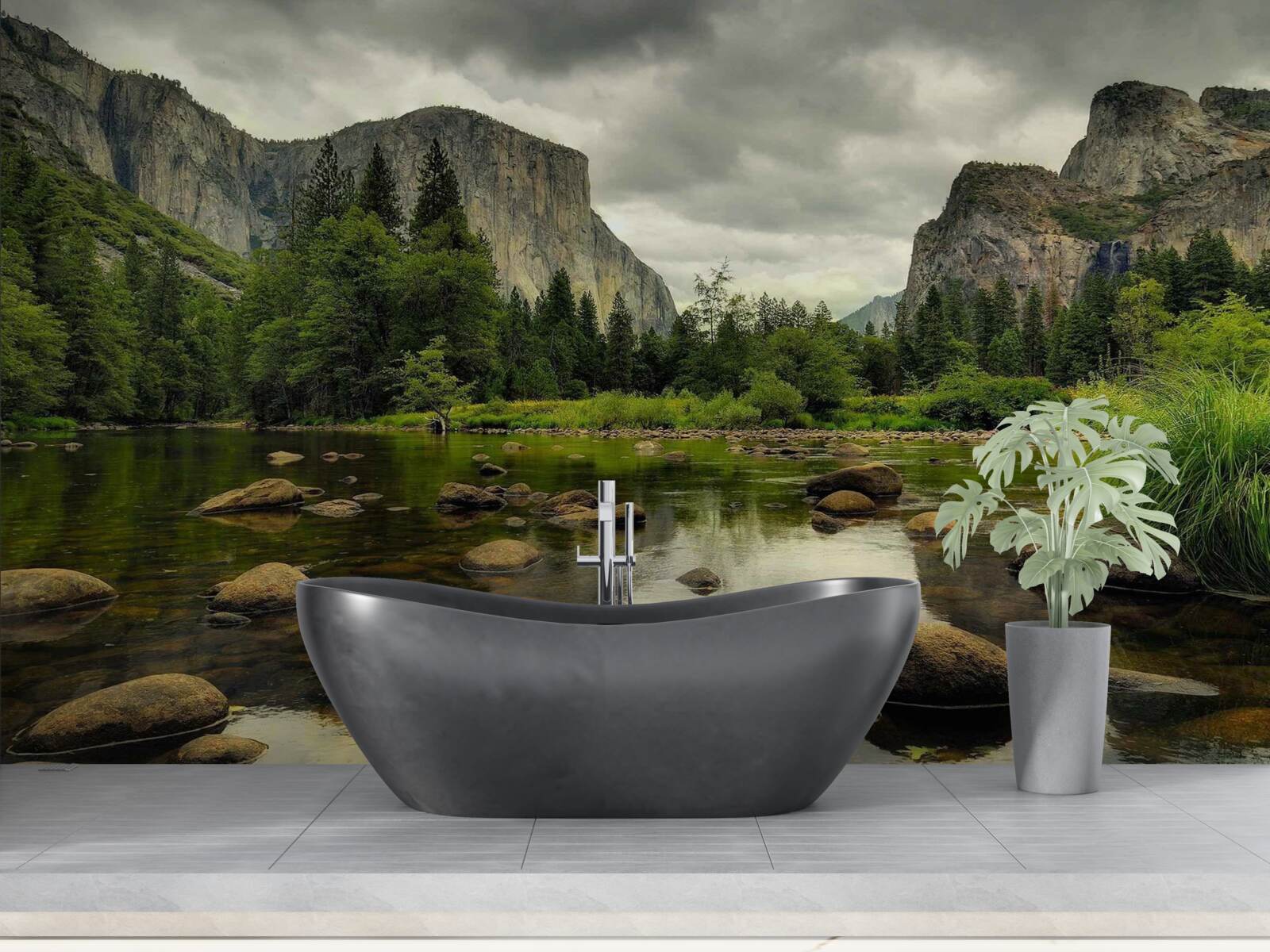 Fototapet zi înnorată lângă un râu în munți