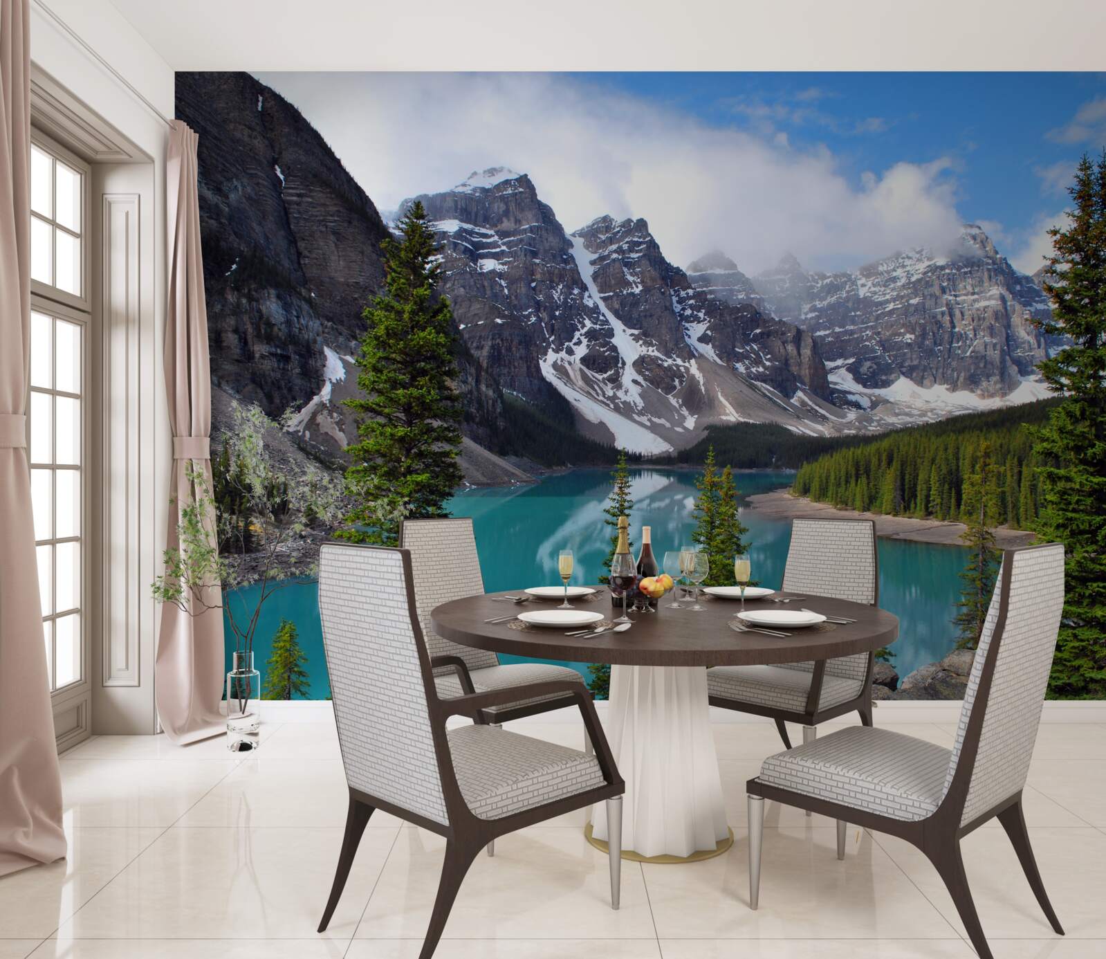 Fototapet un lac cu apă albastră la poalele vârfurilor munților