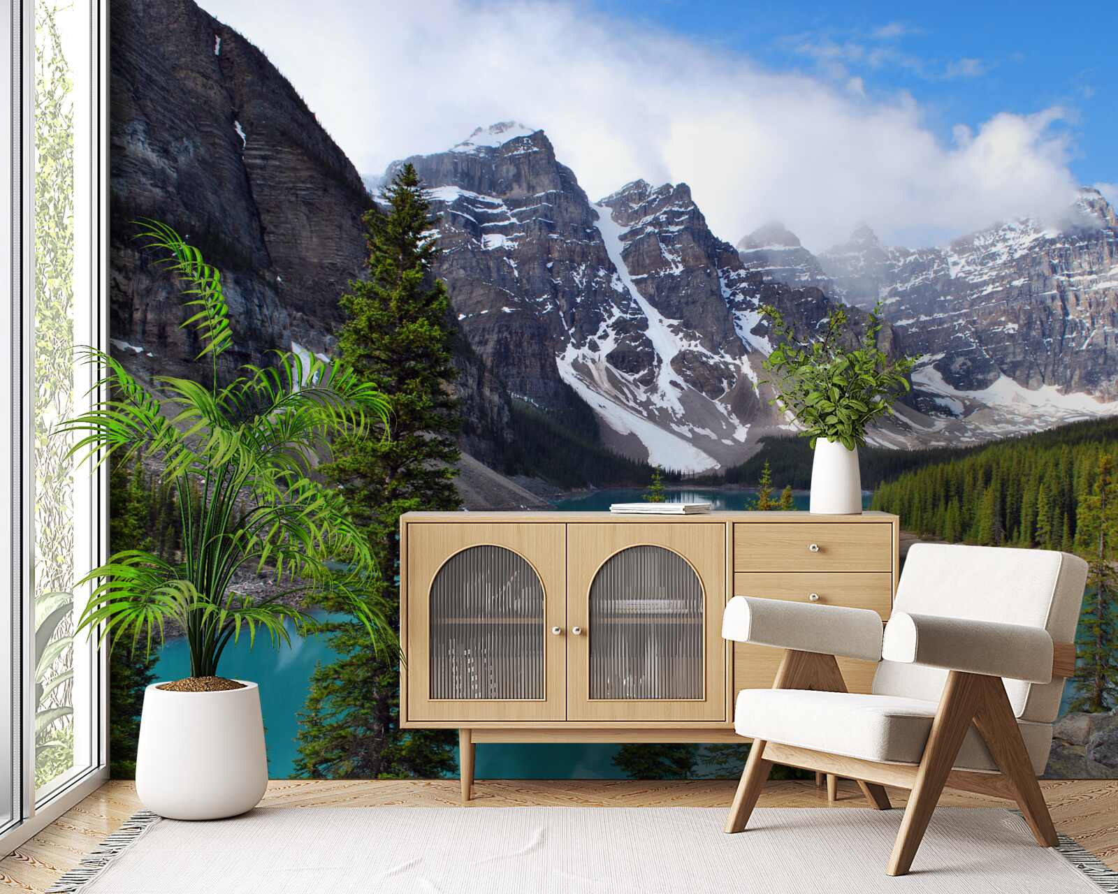 Fototapet un lac cu apă albastră la poalele vârfurilor munților