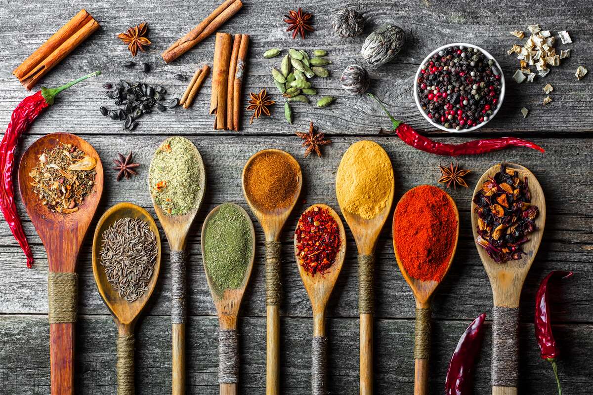 Fototapet condimente ușoare în tacâmuri