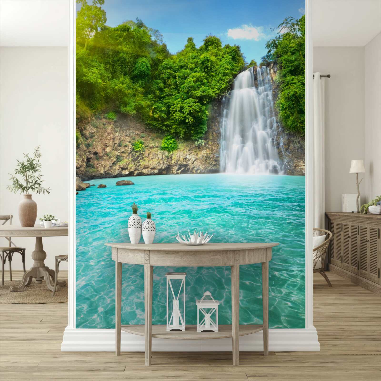 Fototapet apele unei cascade de munte, clare ca cristalul, în deșert