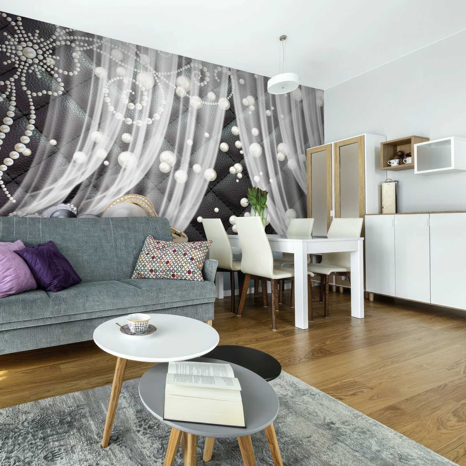 Fototapet decoratiuni aurii si perdele albe