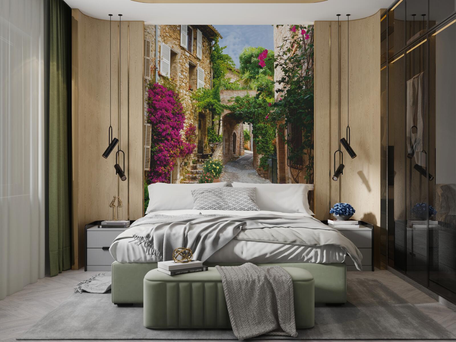 Fototapet strada veche prinde viață cu iedera în floare