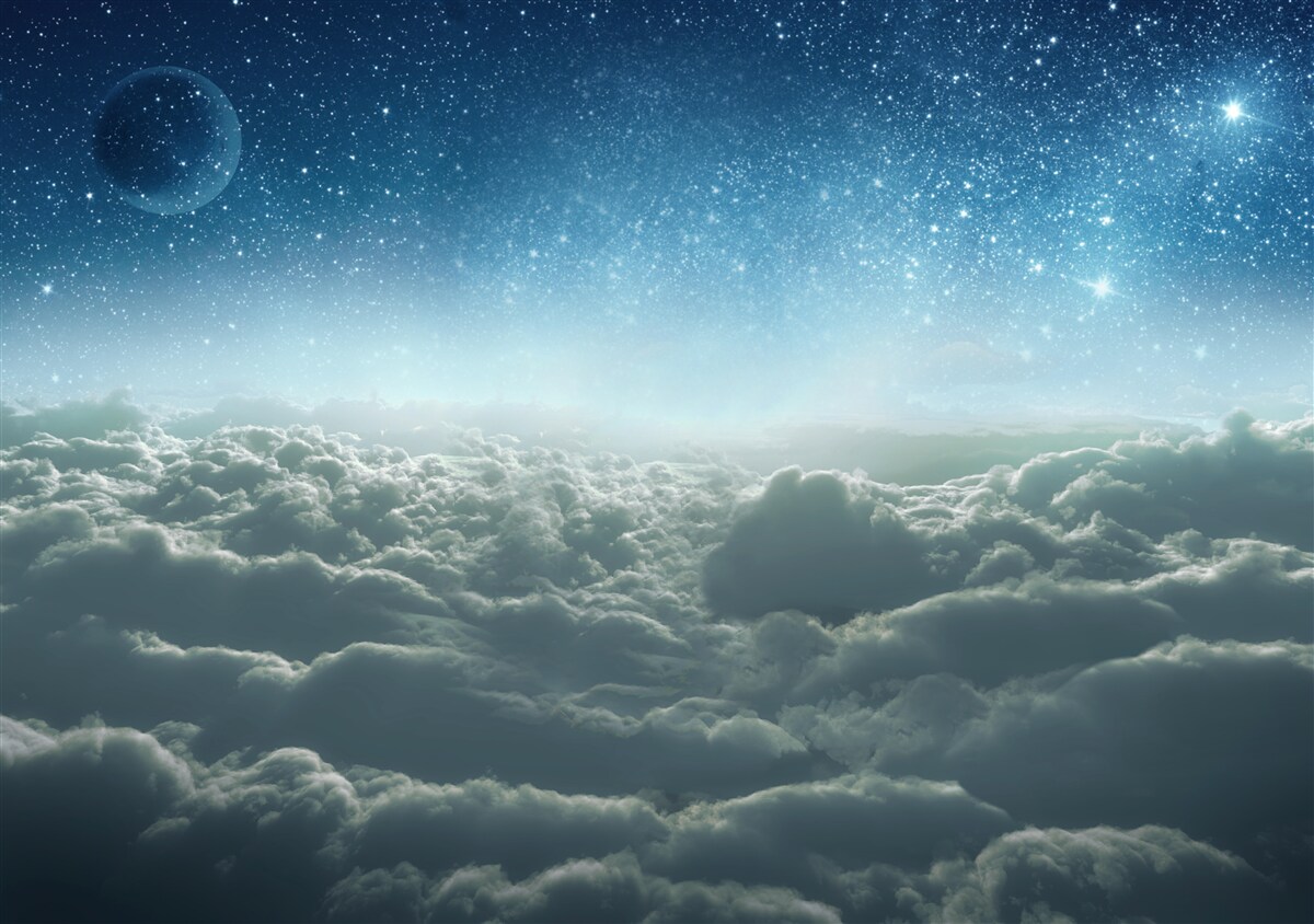 Fototapet încântătoare măreții nori pe o noapte înstelată