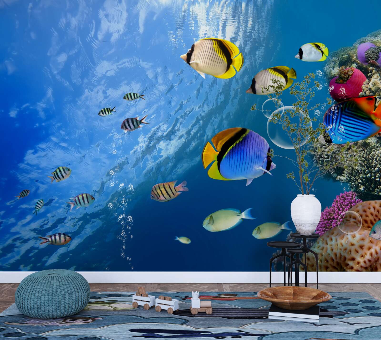 Fototapet pește strălucitor în apă calmă