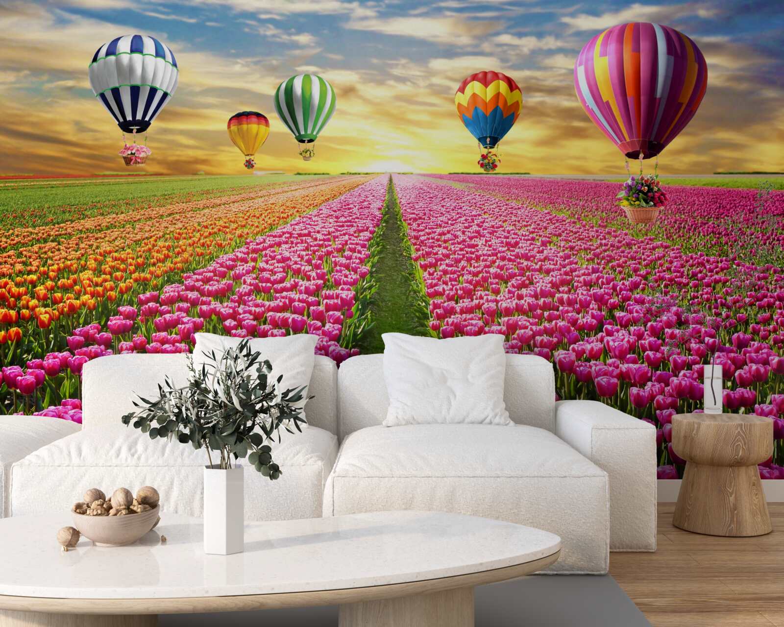 Fototapet bile care se ridică deasupra unui câmp de lalele