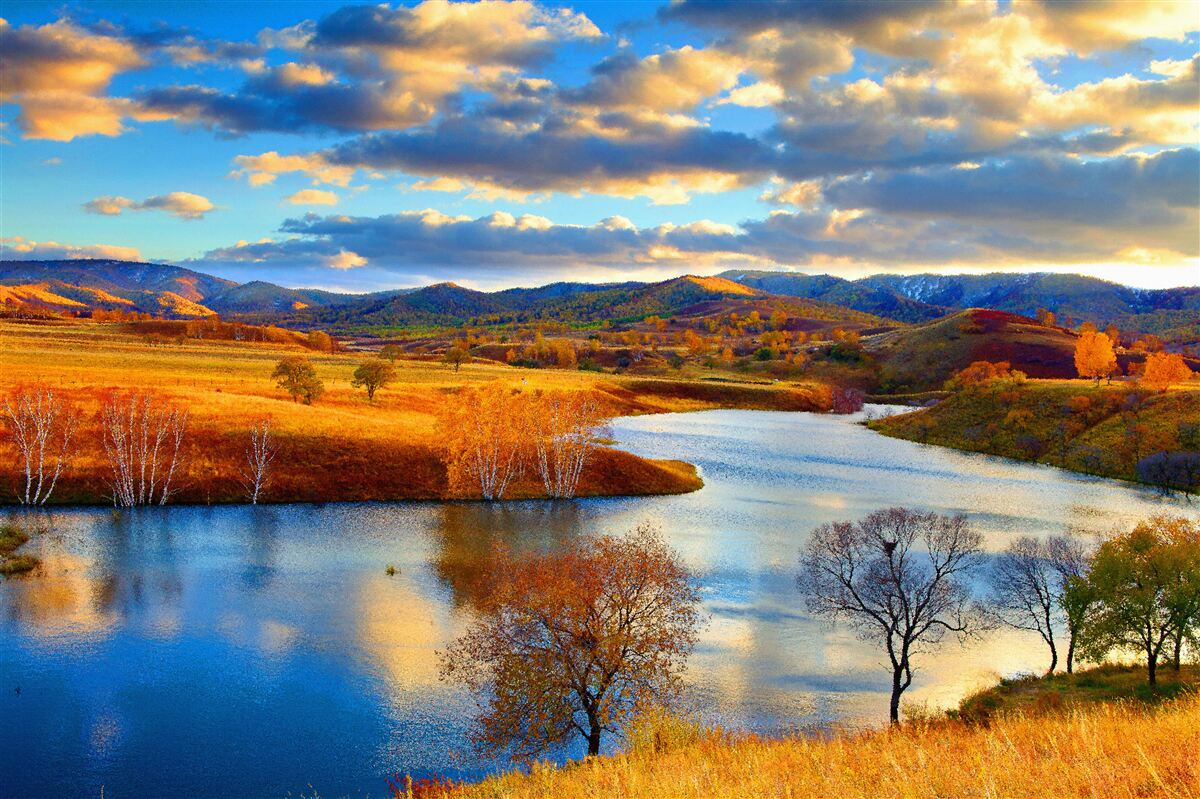 Fototapet peisaj cu un lac în toamnă