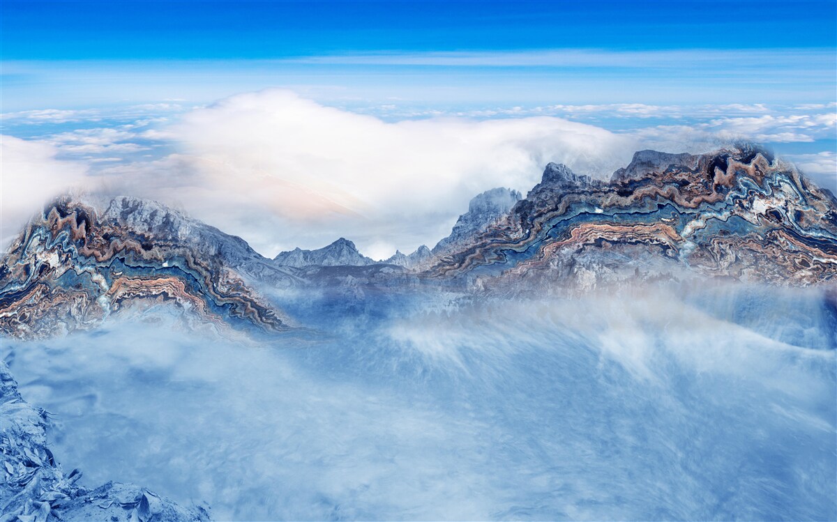 Fototapet vârfurile stâncoase sunt învăluite în ceață groasă