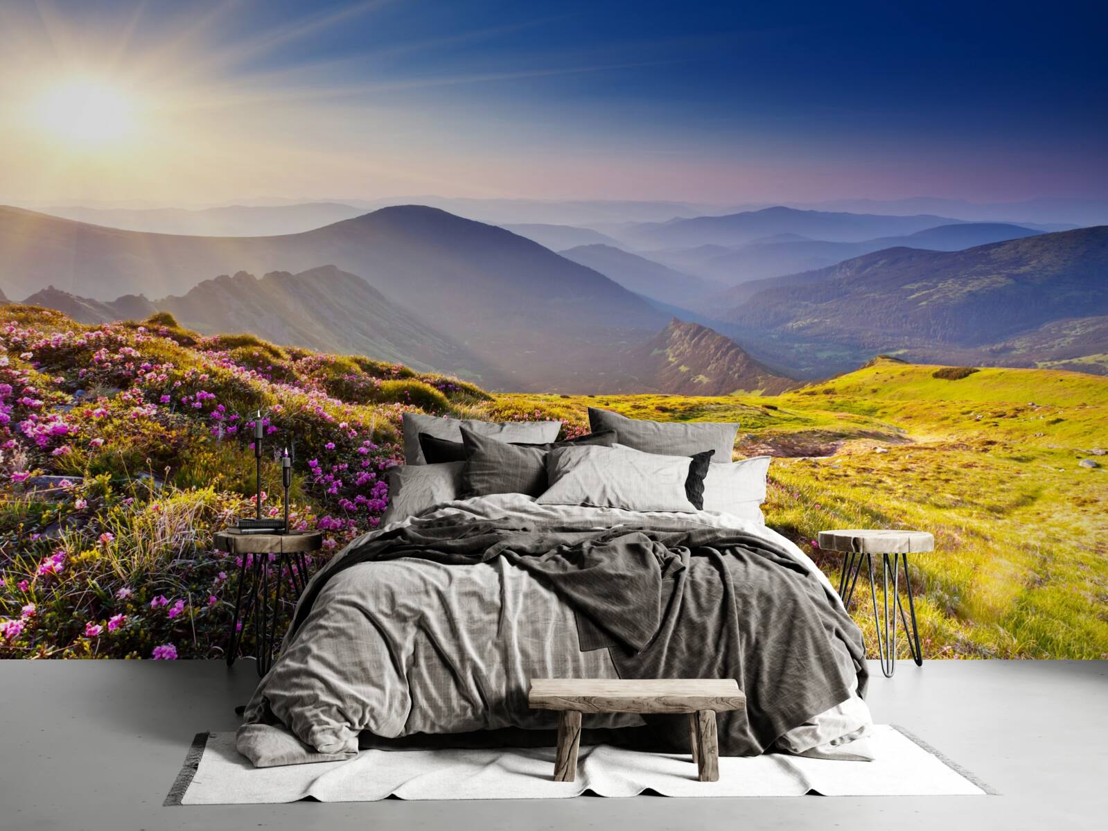 Fototapet vârf de munte în peisaj la răsăritul soarelui