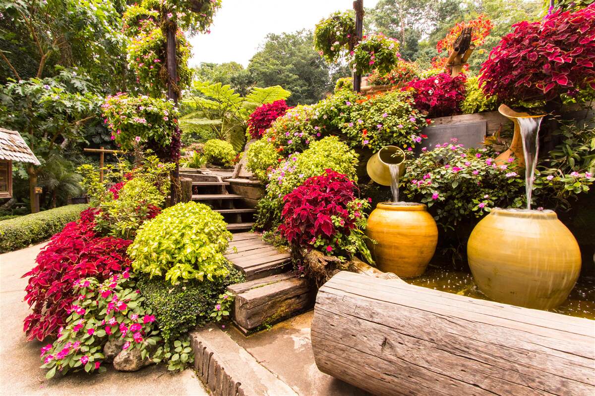 Fototapet frumusețea peisajului creat de flori