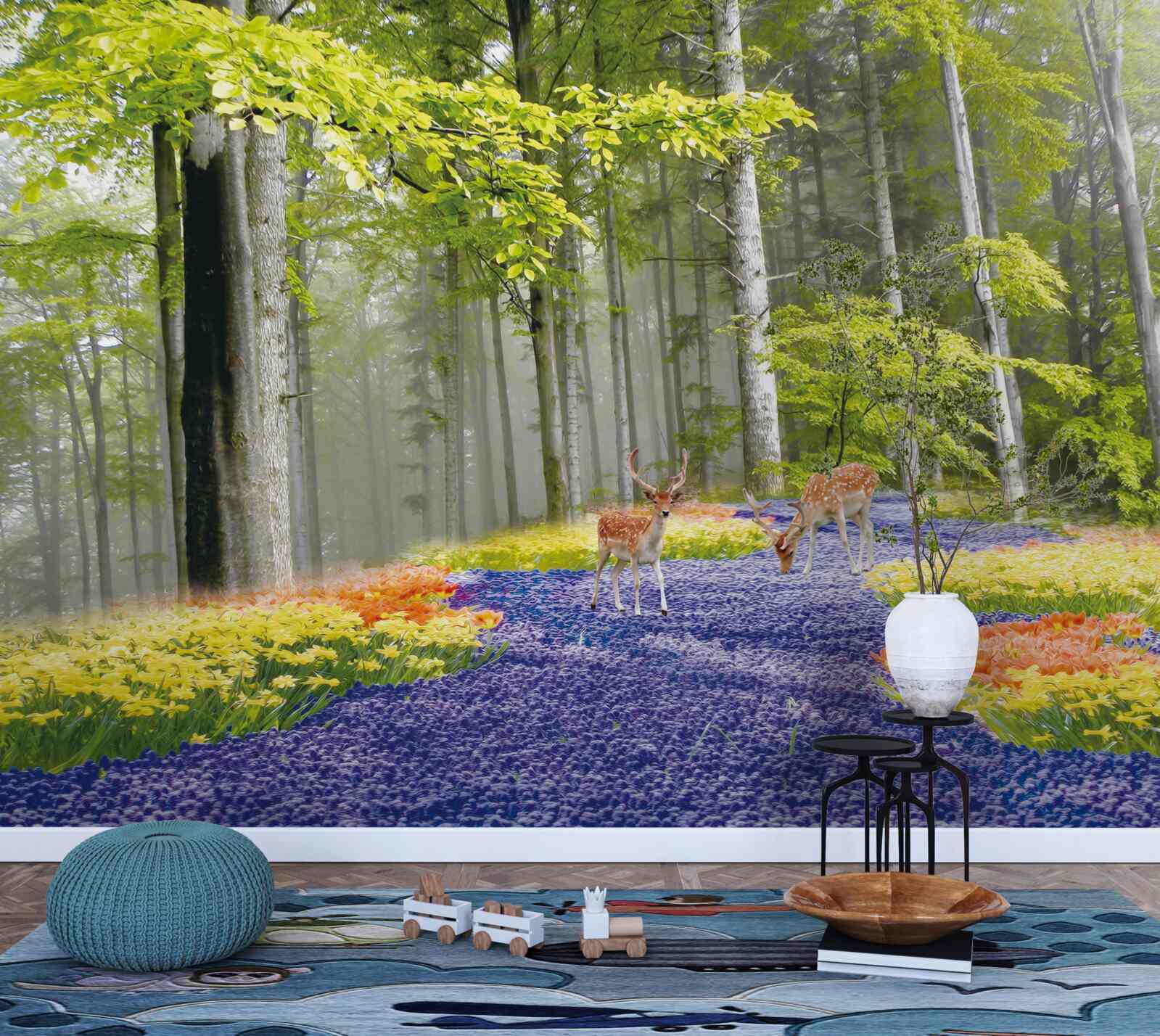 Fototapet căprioara se plimbă printr-o pădure verde