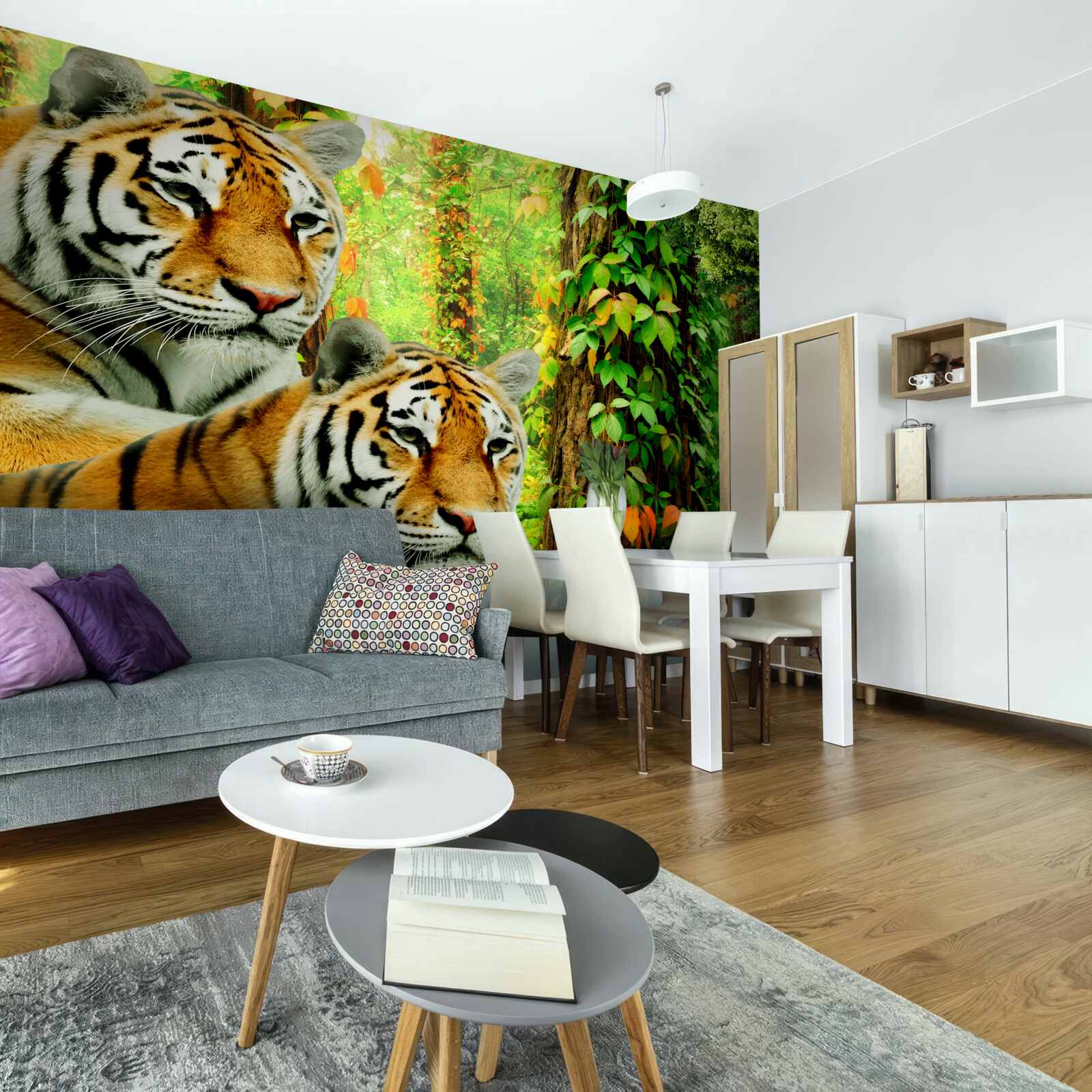 Fototapet o familie de tigri într-un tufiș verde de pădure