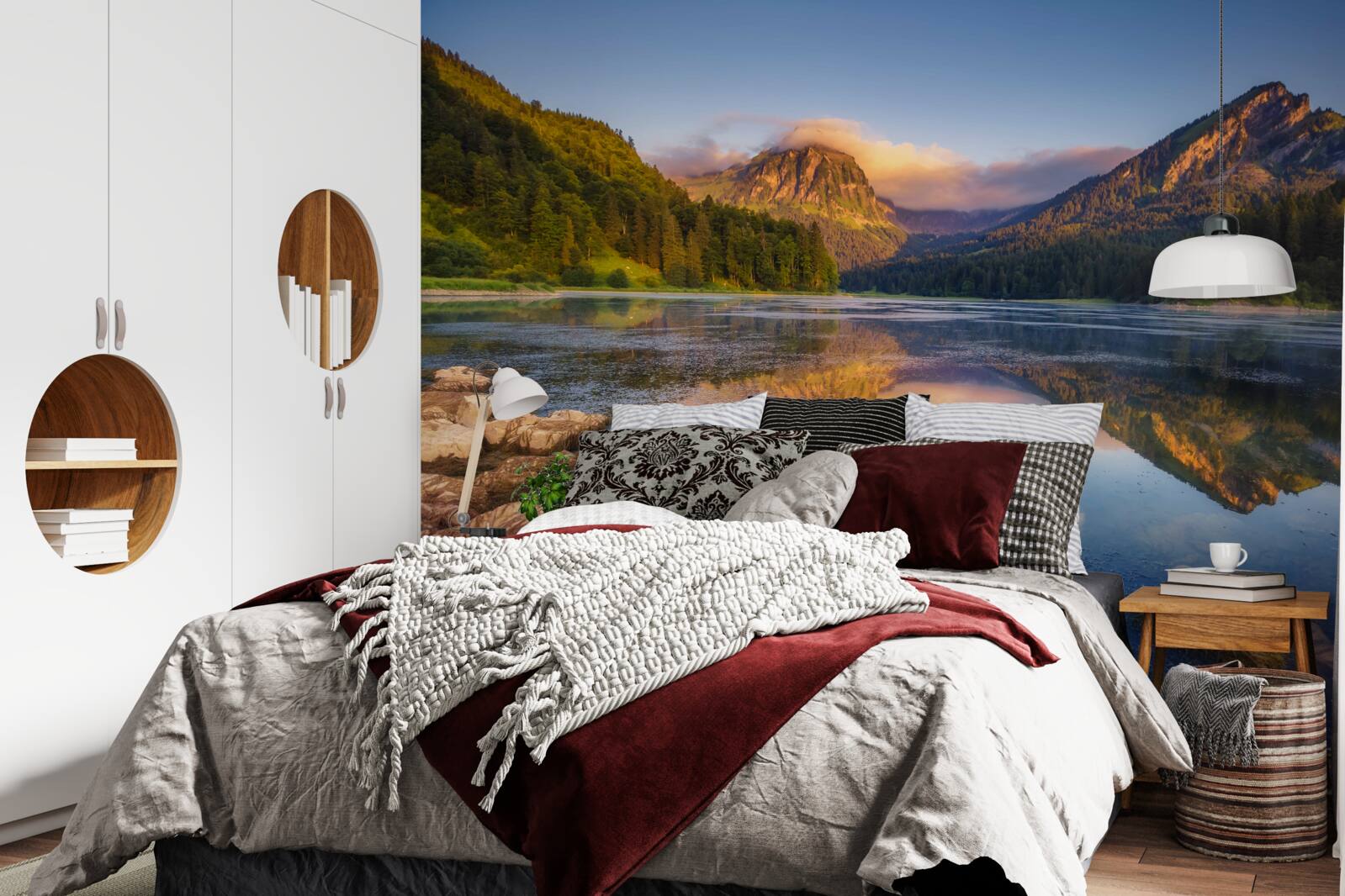 Fototapet apus de soare pe un lac calm de munte