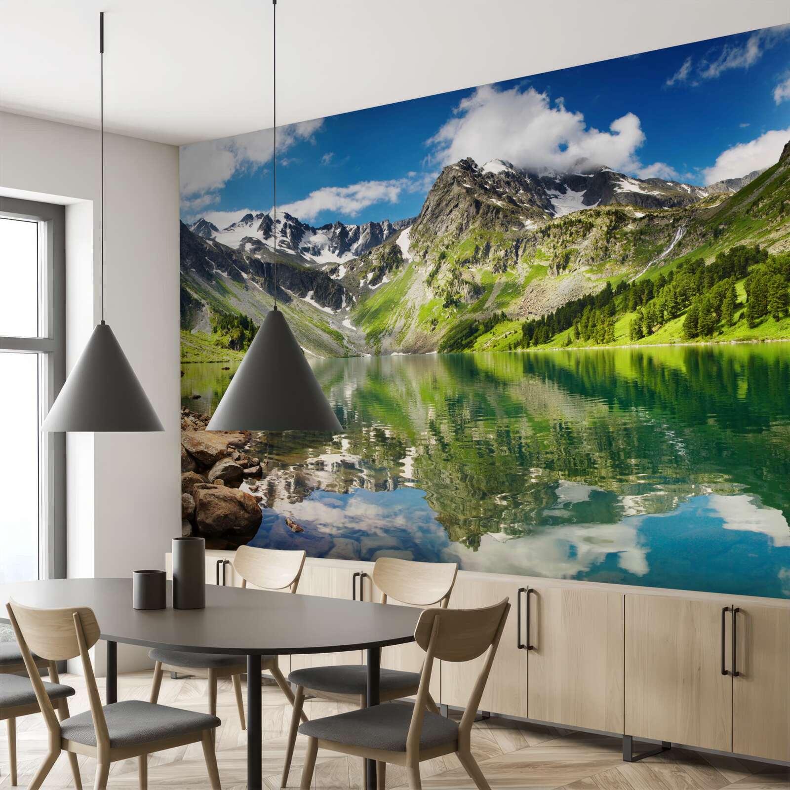 Fototapet apele calme ale unui lac din munți într-o zi de vară