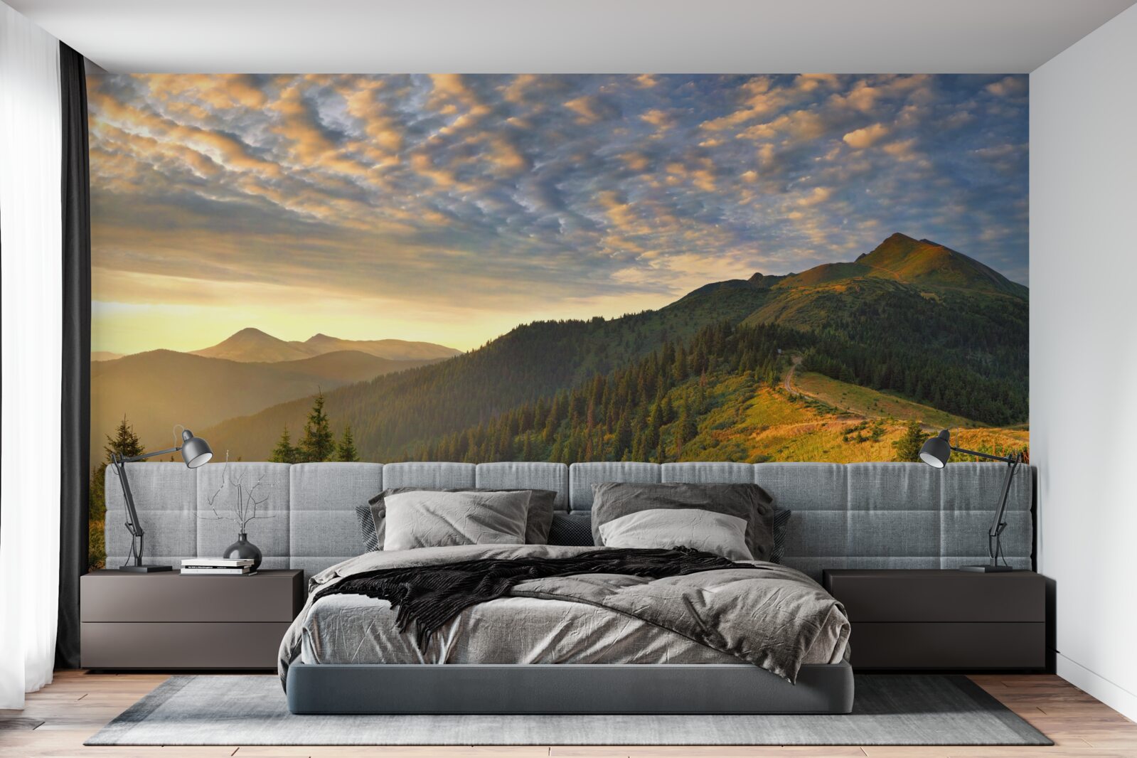 Fototapet norii de deasupra munților sunt pictați în culorile calde ale apusului de soare