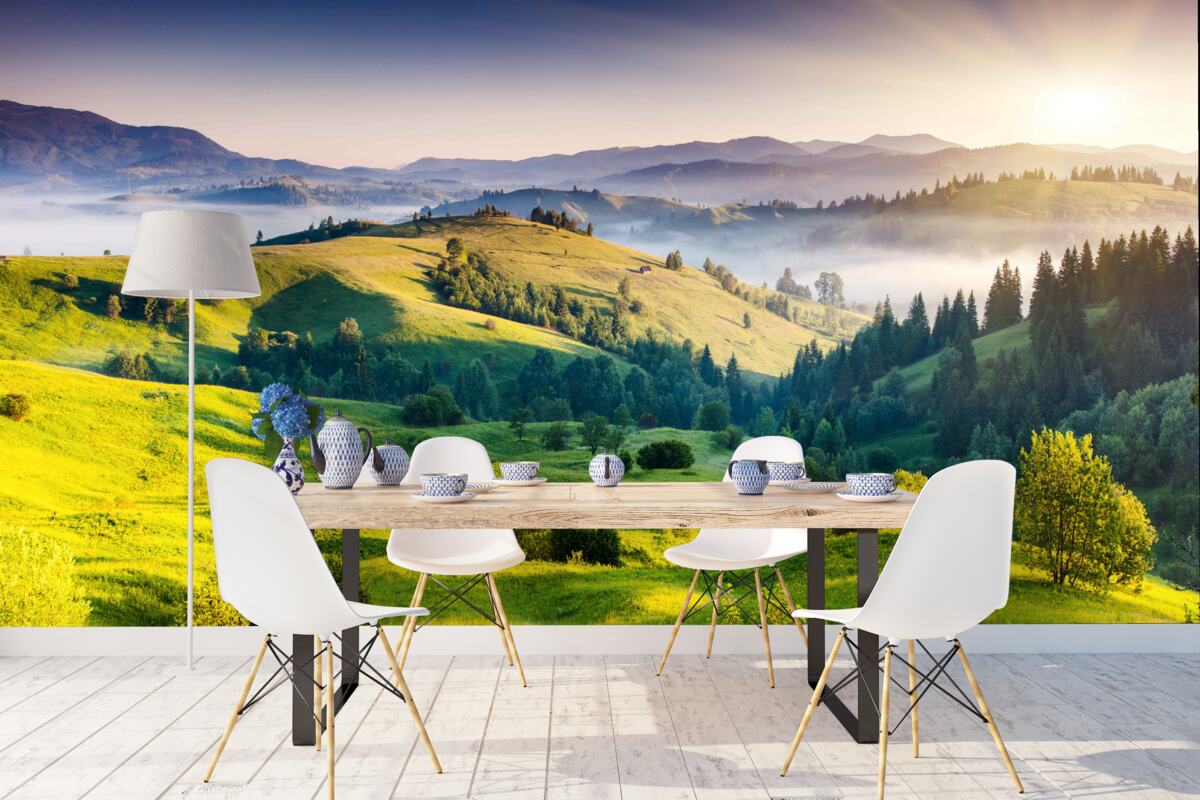 Fototapet pajiștile de munte prind viață în razele calde ale zorilor