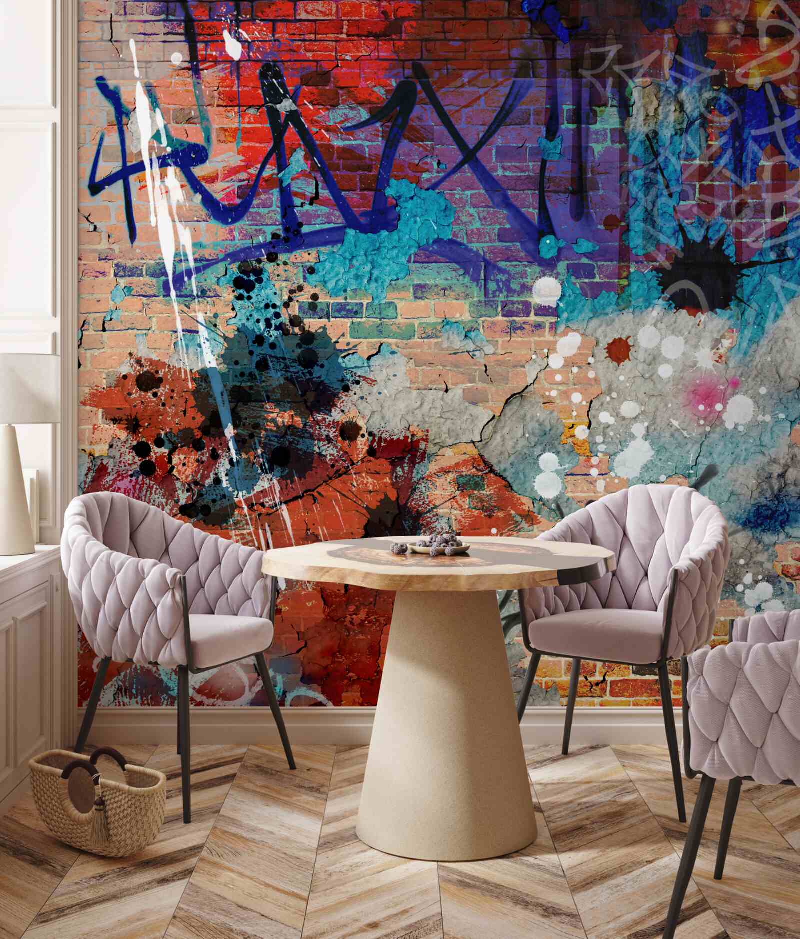 Fototapet model graffiti multicolor pe un perete de cărămidă roșie