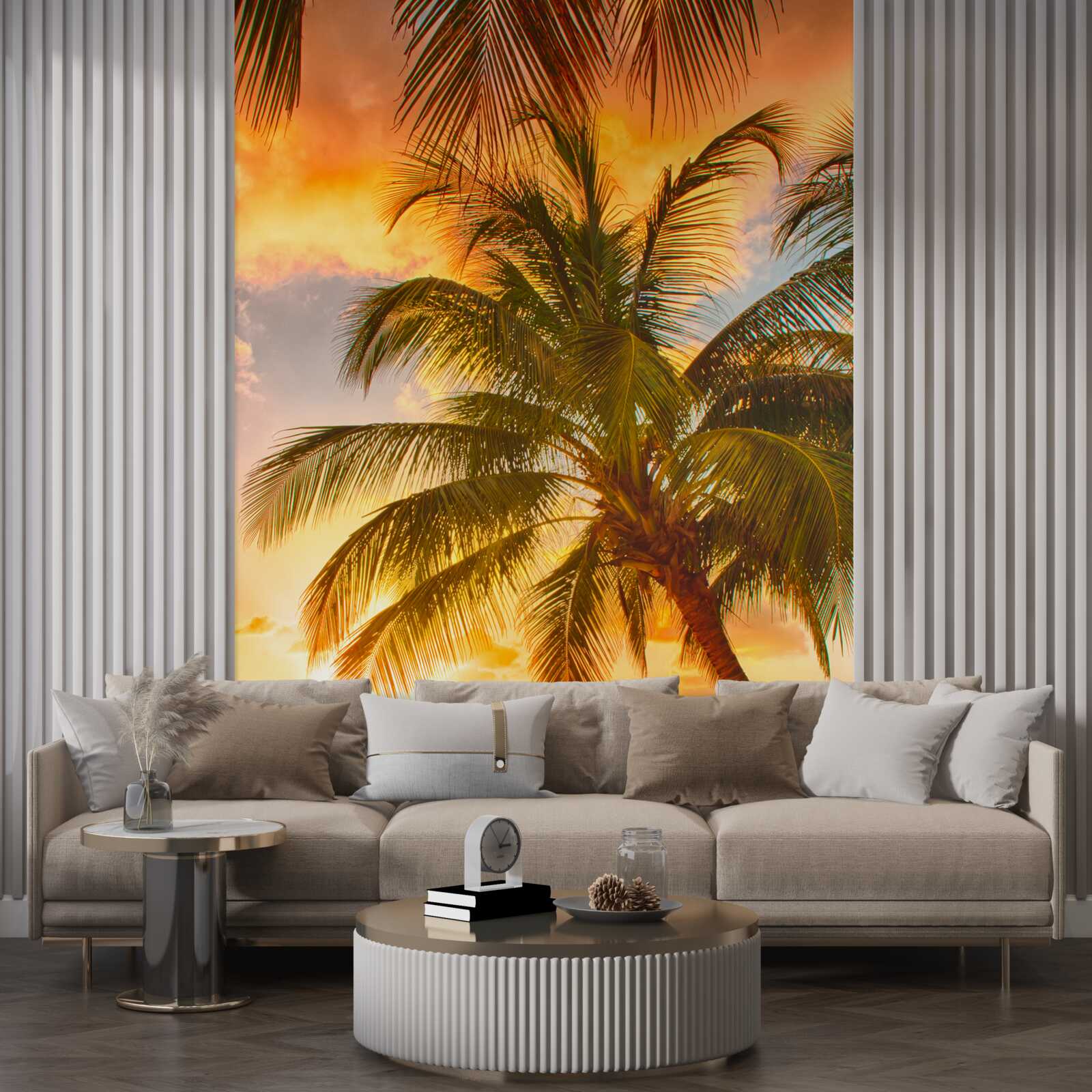 Fototapet apusul de soare luminează un palmier de pe plajă