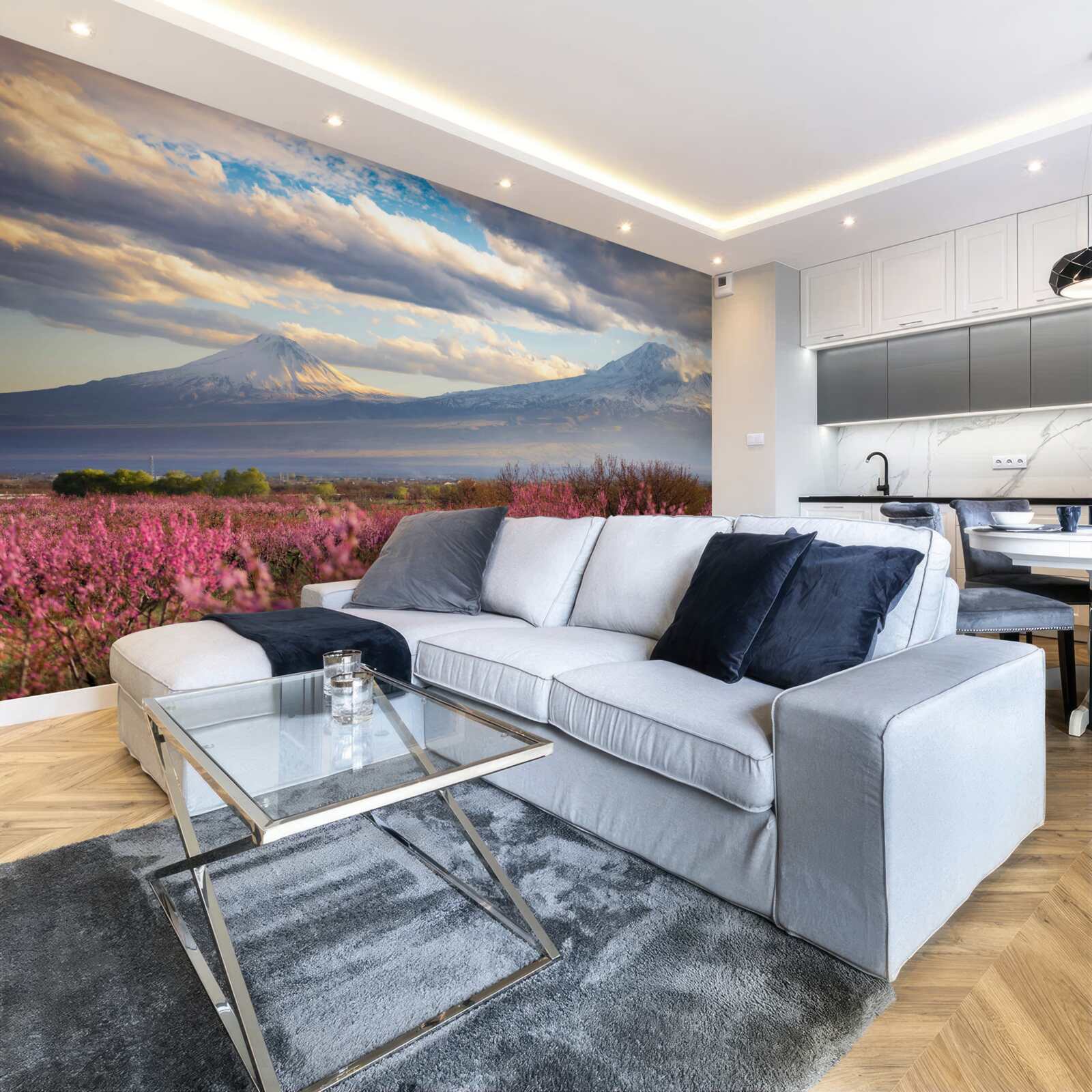 Fototapet La poalele munților, cireșii înfloresc cu mândrie