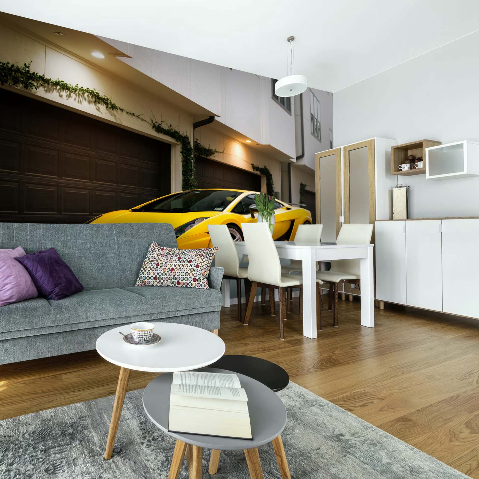 Fototapet mașină galbenă elegantă lângă casă