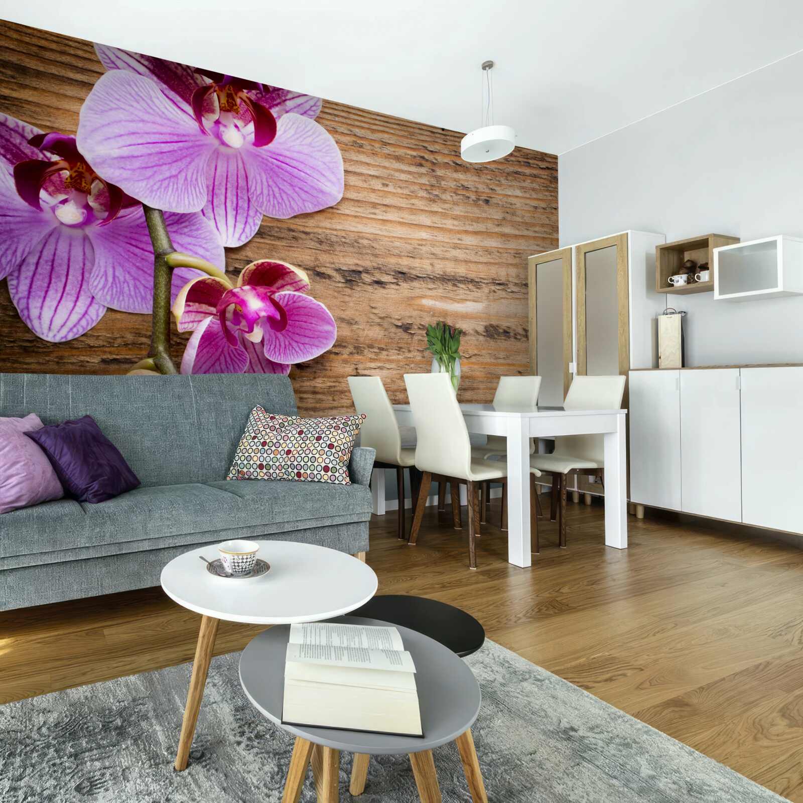 Fototapet orhidee liliac pe un trunchi de copac