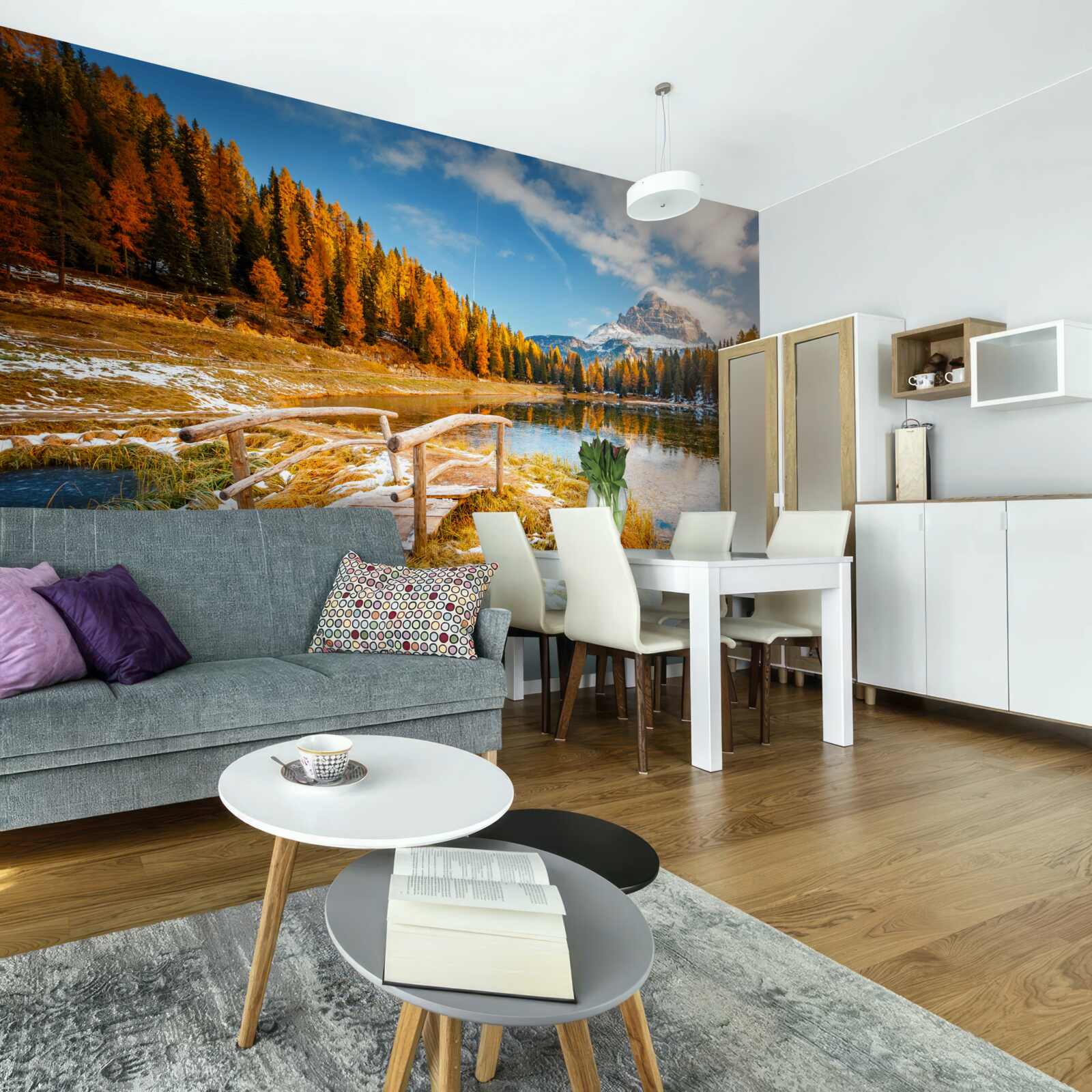 Fototapet peisaj de toamnă cu un munte la orizont