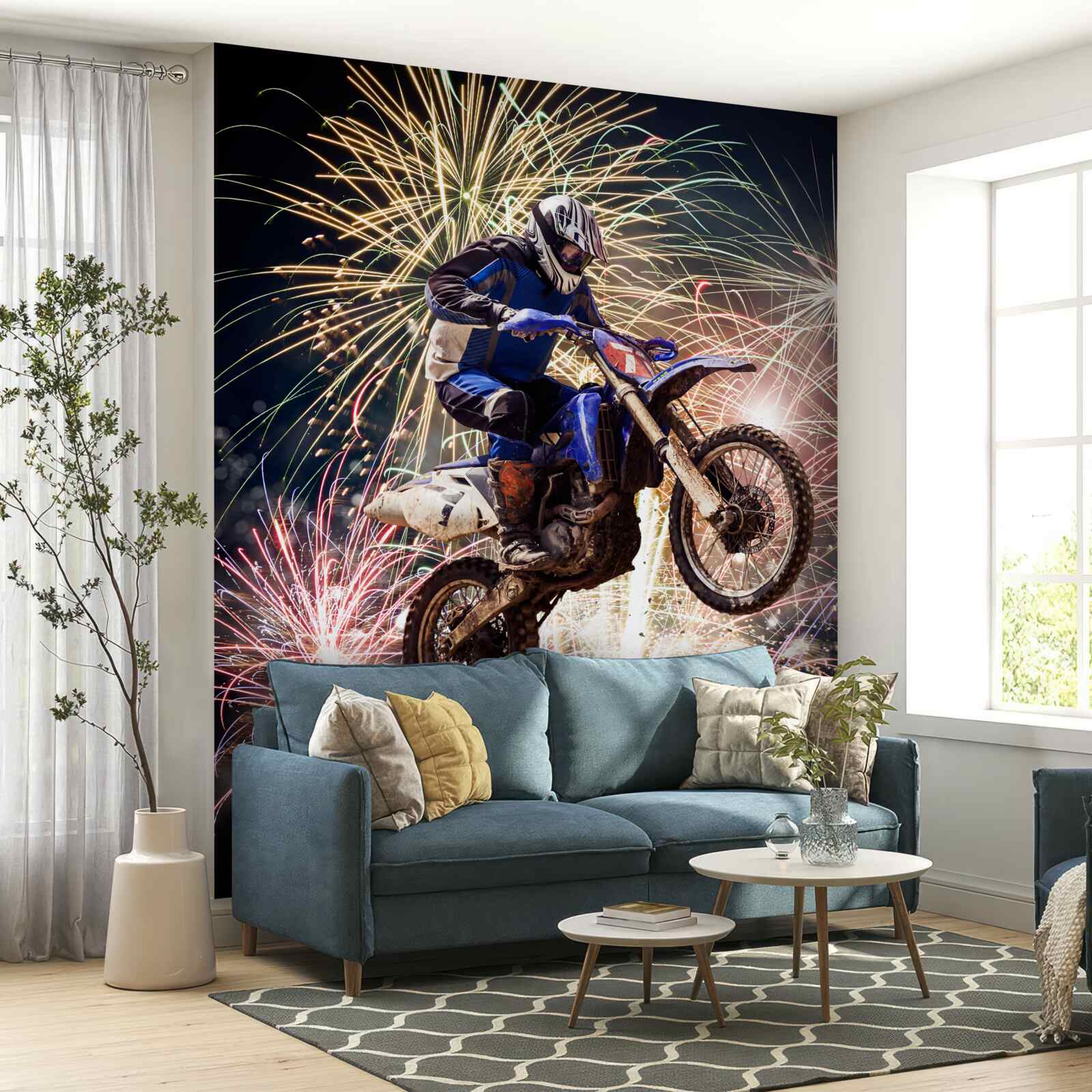 Fototapet biciclist pe spatele unui foc de artificii