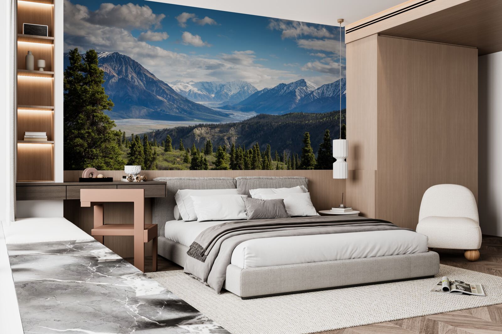 Fototapet o ramură a munților acoperită de copaci la marginea pădurii