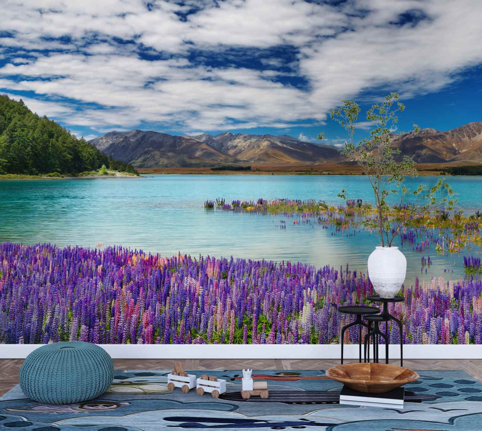 Fototapet florile se reflectă în apa cristalină a unui lac de munte